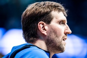 布莱顿训练开放日；今夜绝杀压哨引欢呼；亚冠在即；临场指挥获称赞(末路狂杀摄影团队)